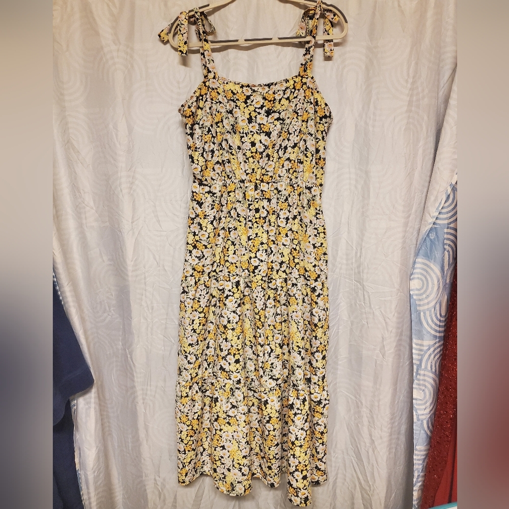 Black and White Sundress With Shoulder Bows